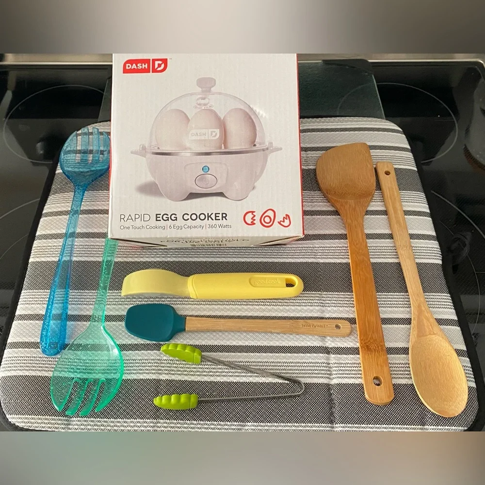 DASH RAPID EGG-COOKER- CUISINART KITCHEN MAT-WITH KITCHEN UTENSILS - Picture 13 of 16